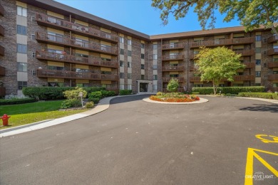 Lake Condo For Sale in Bloomingdale, Illinois
