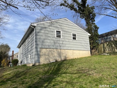 Charming Ranch style home with 3 spacious bedrooms and 1 1/2 - photo 5