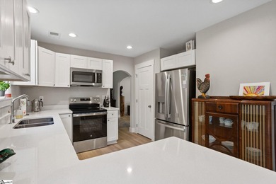Welcome home to this beautifully maintained, like-new home - photo 11
