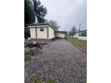2 Bedrooms - 1 Bathroom Enjoy beautiful lake views around the - photo 11