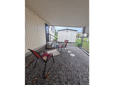 2 Bedrooms - 1 Bathroom Enjoy beautiful lake views around the - photo 12