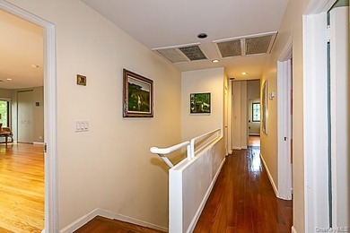 GREAT NECK ESTATES SUN-FILLED HOME CONVENIENTLY LOCATED ON A - photo 13