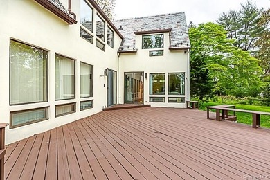 GREAT NECK ESTATES SUN-FILLED HOME CONVENIENTLY LOCATED ON A - photo 15