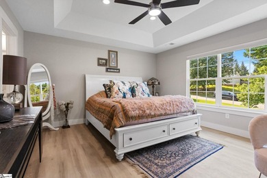 Welcome home to this beautifully maintained, like-new home - photo 17