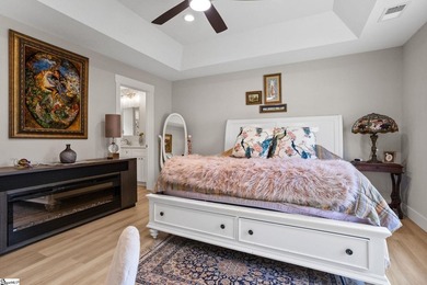 Welcome home to this beautifully maintained, like-new home - photo 18