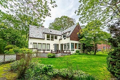 GREAT NECK ESTATES SUN-FILLED HOME CONVENIENTLY LOCATED ON A - photo 18