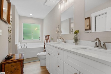 Welcome home to this beautifully maintained, like-new home - photo 19