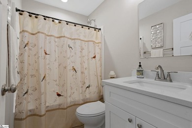 Welcome home to this beautifully maintained, like-new home - photo 24