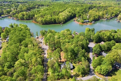 Stunning contemporary home w/seasonal lake views offers modern - photo 52