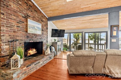 Location truly says it all! This stunning 1,683 sq ft 3BR/2BA - photo 10