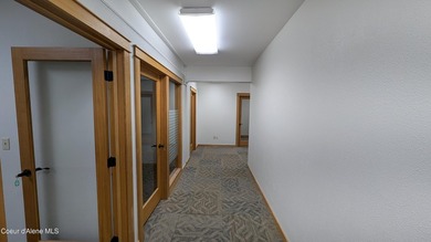 Good quality office/retail building in the heart of downtown - photo 9