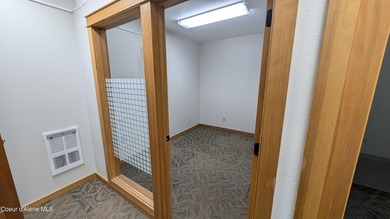 Good quality office/retail building in the heart of downtown - photo 10