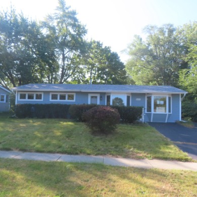 Lake Home For Sale in Gurnee, Illinois
