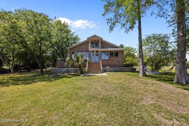 Welcome to 401 Harbor Dr, where waterfront living meets a - photo 6
