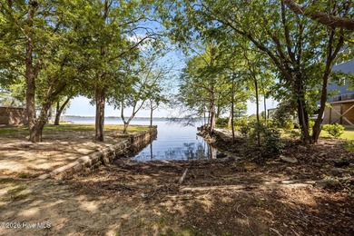 Welcome to 401 Harbor Dr, where waterfront living meets a - photo 10