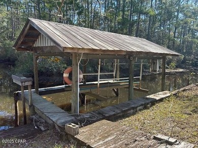 (private lake, pond, creek) Home For Sale in Vernon Florida