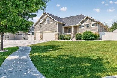 Exceptional Craftsman-style home located on a quiet cul-de-sac - photo 1