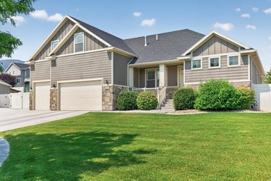 Exceptional Craftsman-style home located on a quiet cul-de-sac - photo 2