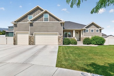 Exceptional Craftsman-style home located on a quiet cul-de-sac - photo 3
