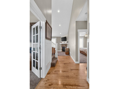 Exceptional Craftsman-style home located on a quiet cul-de-sac - photo 4