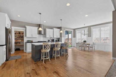 Exceptional Craftsman-style home located on a quiet cul-de-sac - photo 6