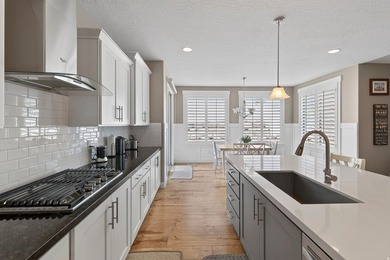 Exceptional Craftsman-style home located on a quiet cul-de-sac - photo 7