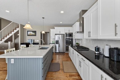 Exceptional Craftsman-style home located on a quiet cul-de-sac - photo 8