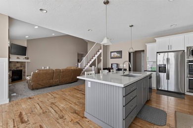 Exceptional Craftsman-style home located on a quiet cul-de-sac - photo 9