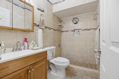 Charming 2-bed, 1-bath first-floor condo with a peaceful garden - photo 11