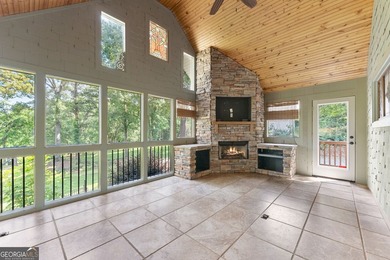 Privacy. Space. Flexibility. Set on more than 3 private acres in - photo 19