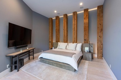 This gorgeous home has been extensively upgraded to the highest - photo 20