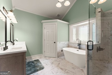 Privacy. Space. Flexibility. Set on more than 3 private acres in - photo 21
