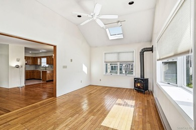 Welcome to this a well-maintained home offering comfort, space - photo 6