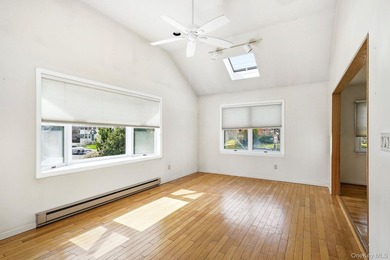 Welcome to this a well-maintained home offering comfort, space - photo 7