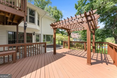 Privacy. Space. Flexibility. Set on more than 3 private acres in - photo 35