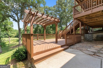 Privacy. Space. Flexibility. Set on more than 3 private acres in - photo 36