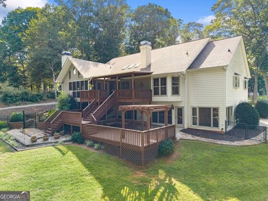 Privacy. Space. Flexibility. Set on more than 3 private acres in - photo 37