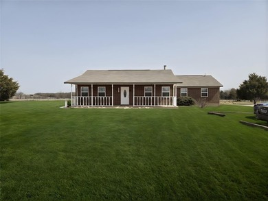 (private lake, pond, creek) Home For Sale in Celeste Texas