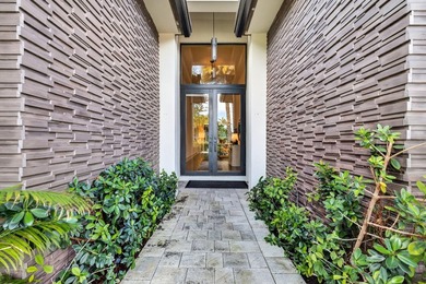 Luxurious 5-Bedroom Pool Home with Resort-Style Outdoor Living - photo 5