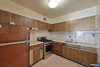 Experience the perfect blend of luxury and convenience in this - photo 11