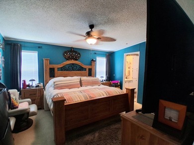 Gorgeous 2 bedroom 2 bath 1990's Manufactured home with sun room - photo 31