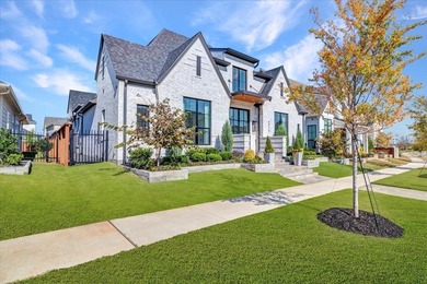 ELEVATED LIVING, EXPERTLY SCALED! This stunning SINGLE story - photo 2