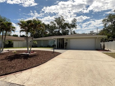 Welcome to your dream home in Oakdale Manor! This spacious - photo 3