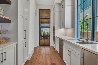 ELEVATED LIVING, EXPERTLY SCALED! This stunning SINGLE story - photo 9