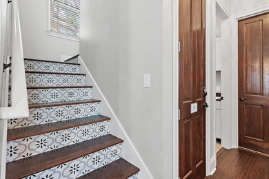 This recently and tastefully renovated 4-bedroom, 3 1/2-bath - photo 19