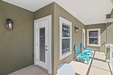 This recently and tastefully renovated 4-bedroom, 3 1/2-bath - photo 31
