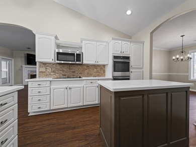 7 Resplandor Loop | Lake Balboa Views & Solid Build Experience - photo 13