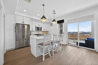 Waterfront Townhome | Balcony Water Views | Steps to LIRR | - photo 15
