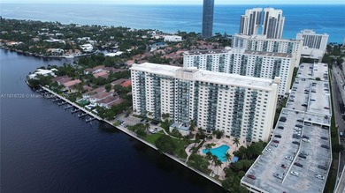 Prime Sunny Isles location! Spacious 1 bed, 1 bath condo with
