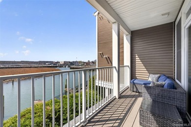 Waterfront Townhome | Balcony Water Views | Steps to LIRR | - photo 28